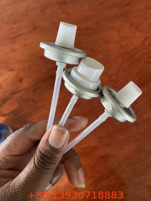 漏れ防止の4穴式スノーエアロゾルスプレーバルブ&アクチュエータ 装飾スプレー用重用冬効果ノズル