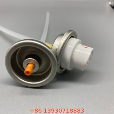 カーペットとシートのケアのためのクリーニングブラシキャップ付きの重用フームクリーナーバルブ